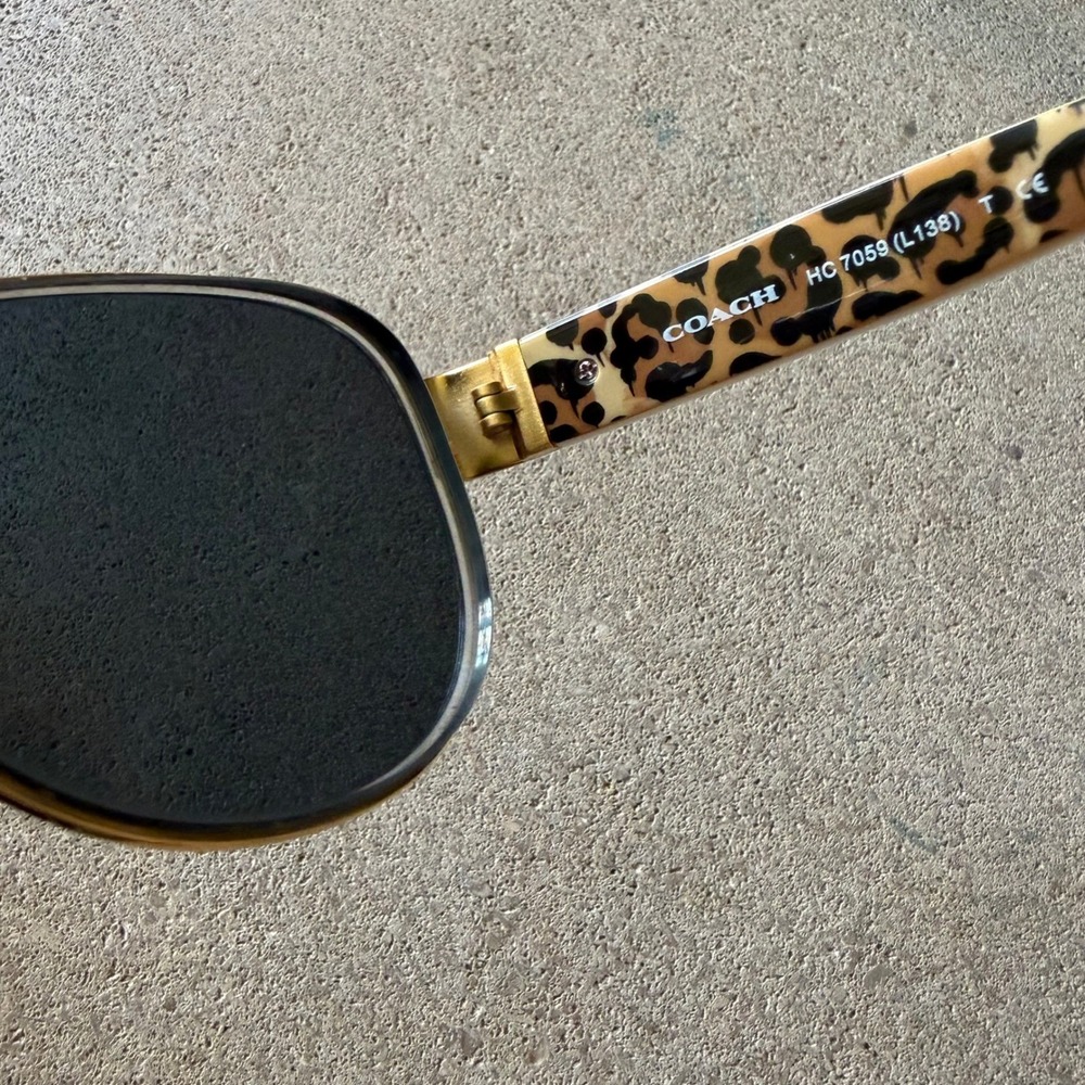 Coach Aviator Sunglasses Leopard Print Gold Horse Carriage Logo HC7059 9249T5 - Picture 5 of 9